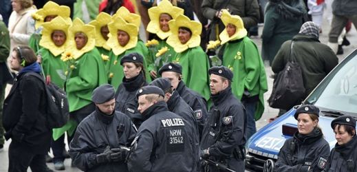V ulicích Kolína letos hlídkuje mnohem více policistů než obvykle.
