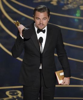Leonardo DiCaprio se svým prvním Oscarem.