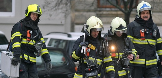 Dvaapadesátiletému muži pomohli až hasiči (ilustrační foto).