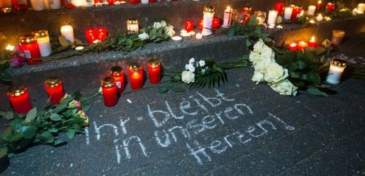 Uctění památky obětí letecké katastrofy aerolinky Germanwings.