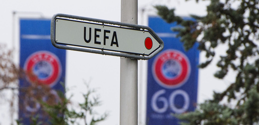 Švýcarská policie prohledala sídlo UEFA.