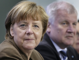 Merkelová výtky bavorského premiéra od začátku odmítá.