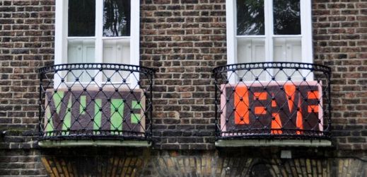 Obyvatelé tohoto londýnského domu podporují odchod Británie z EU. 