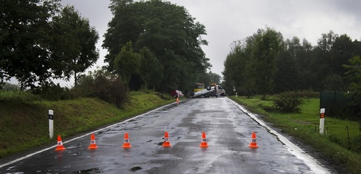Na nebezpečných českých silnicích loni zahynulo 738 osob.