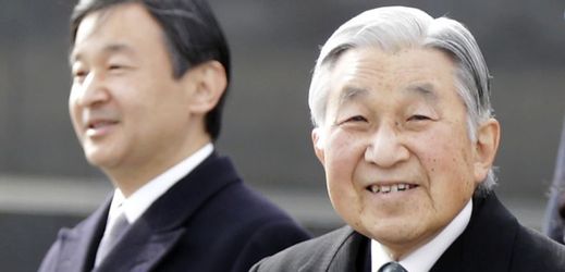 Japonský císař Akihito (vlevo).