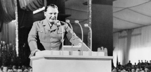 Do dražby půjde pozlacená pistole nacistického pohlavára Hermanna Göringa.