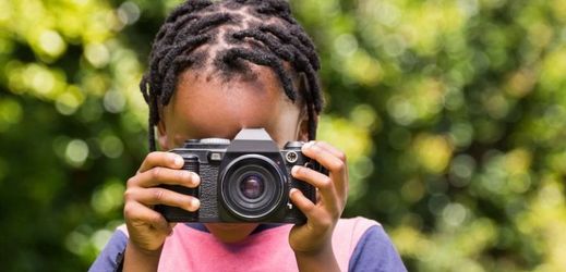 Malí táborníci se naučí, jak zacházet s fotoaparátem (ilustrační foto).