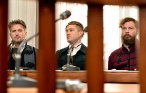 Trojici umělců - (zleva) Filipu Crhákovi, Matěji Hájkovi a Davidu Honsovi - hrozí až tři roky vězení.