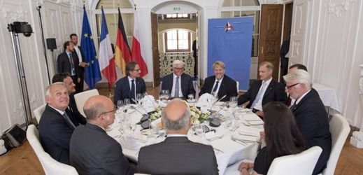 Schůze ministrů zahraničí výmarského trojúhelníku.
