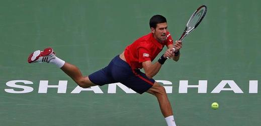 Světovou jedničku Novaka Djokoviče potrápil ve čtvrtfinále tenisového turnaje Masters v Šanghaji Němec Mischa Zverev. 