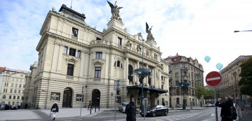 Secesní budova na náměstí Míru vznikala v letech 1905 až 1907 podle návrhu architekta Aloise Čenského.