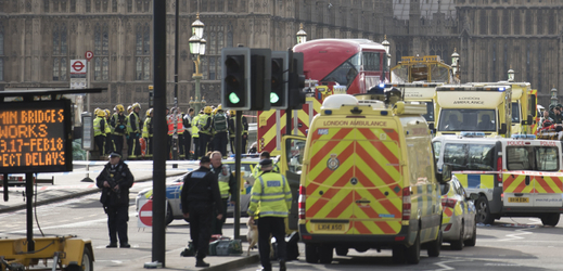 Po útoku v Londýně provedla britská policie razie v několika městech.