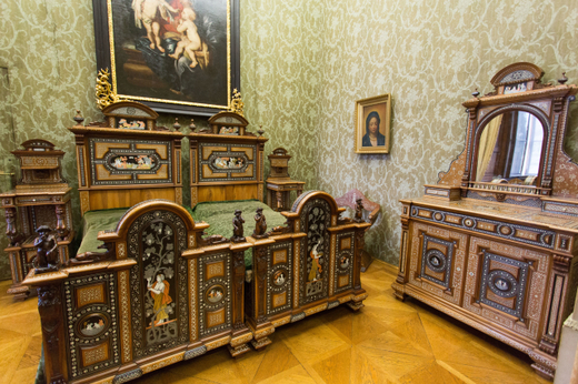Nákladem asi 19 milionů korun se arcibiskupskému zámku v Kroměříži podařilo restaurovat 53 obrazů a tři desítky kusů historického nábytku i textilu a pořídit také vybavení sloužící pro bezpečné uchování cenných předmětů.