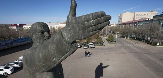 Socha Vladimira Iljiče Lenina v kazašském městě Bajkonur.