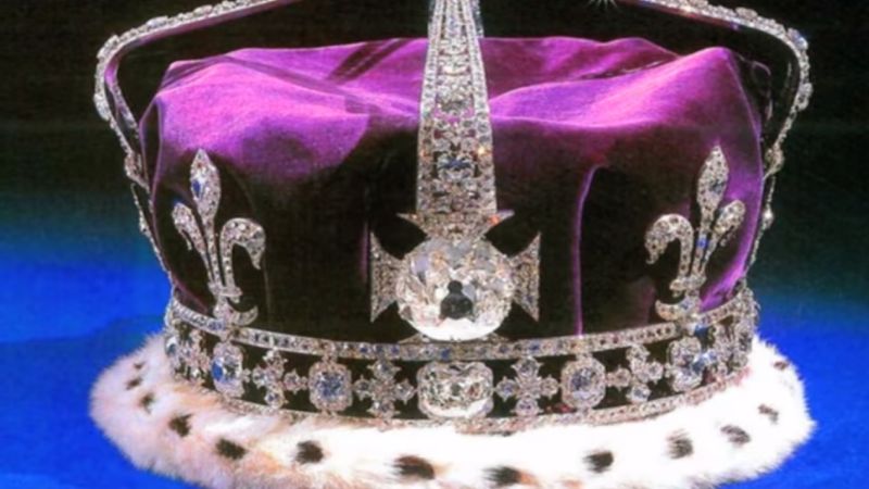 A kde se nachází nejdražší diamant na planetě? Přímo na hlavě britské královny. Tedy na korunovačních klenotách. Cena kamene je údajně nevyčíslitelná. 