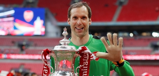 S Arsenalem Petr Čech letos vyhrál Anglický pohár, teď pojedenácté získal i Zlatý míč pro nejlepšího českého hráče.