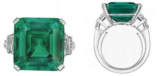 Prsten s 18karátovým smaragdem, který je známý jako Rockefellův smaragd.