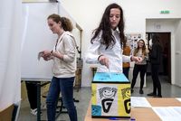 Studenti Gymnázia Boženy Němcové v Hradci Králové se zapojili 3. října do studentských voleb a vyzkoušeli si sněmovní volby nanečisto. 