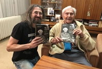Na snímku vlevo je cestovatel a spoluautor knihy Miroslav Náplava.