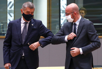 Andrej Babiš a Charles Michel na summitu EU.