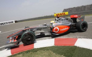 Monoposty stáje McLaren použijí systém KERS.