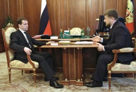 Medveděv s Kadyrovem. Volná ruka na Kavkaze?
