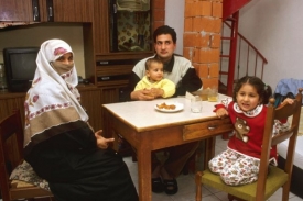 Rodí se muslimským rodinám, ale do evropských domovů.