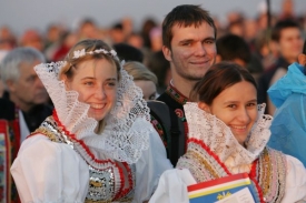 Někteří věřící dorazili do Brna v tradičních krojích.