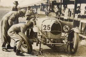 Ve třicátých letech slavily bugatky největší závodní úspěchy.