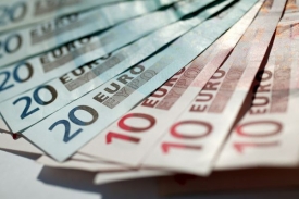 ČSSD chce spořit a umožnit tak brzké přijetí eura.
