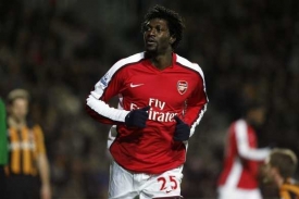 Útočník Arsenalu Londýn Emmanuel Adebayor.