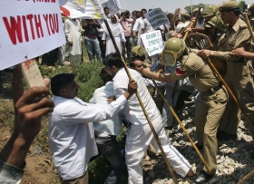 Gudžarové se snaží zablokovat železnici vedoucí do Dillí.