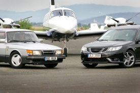 Nejrychlejší Saab ročník 2008 se svým dávným předchůdcem 900 Aero, jehož třídílné ráfky inspirovaly designéry nových tmavých kol omezené série Turbo X. 