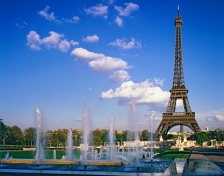 Nejen výhled, ale i potápění si v prvních červnových dnech mohou užít ti, jenž se vypraví do Paříže a zakoupí si vstupenku na místní dominantu - Eiffelovu vež.