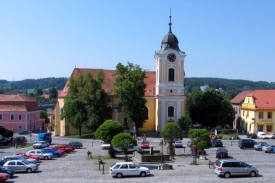 Náměstí s kostelem sv. Jakuba Většího.