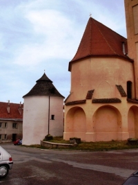 Karner sv. Michala a kostel.