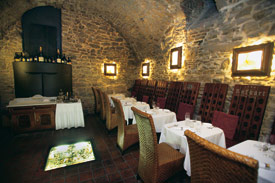 Restaurant Le Terroir se nachází v románském sklepení.