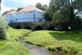 Klasicistní most v Bělé.