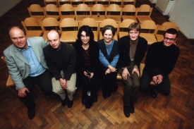 Kandidáti Nezávislých na tiskové konferenci z roku 2002.