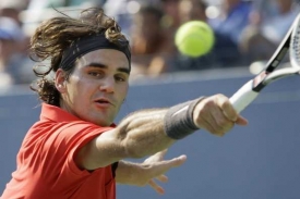 Federer si zahraje poosmn&aacute;ct&eacute; za sebou semifin&aacute;le grandslamu.