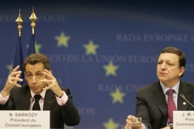 Nicolas Sarkozy a José Manuel Barroso na summitu EU.