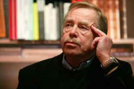 Václav Havel vyjádřil Milanu Kunderovi podporu.