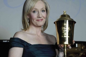 Joanne Rowlingová vydělávala loni 5 liber za vteřinu.