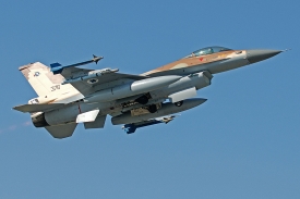 Izraelský stíhací letoun F-16.