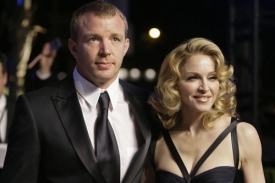 Zpěvačka Madonna s manželem Guyem Ritchiem.