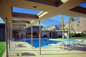 Sinatrova luxusn&iacute; rezidence v Palm Springs je na prodej.