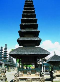 Královský chrám. Pura Taman Ayun v Mengwi býval hlavním chrámem balijské královské dynastie.