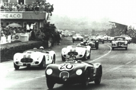 Na čtyřiadvacetihodinovce v Le Mans Jaguar začal vítězit v 50. letech.