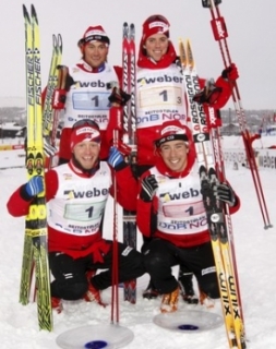 Vítězná štafeta běžkařů Norska.