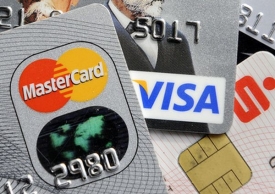 Počet platebních karet v Česku stále roste